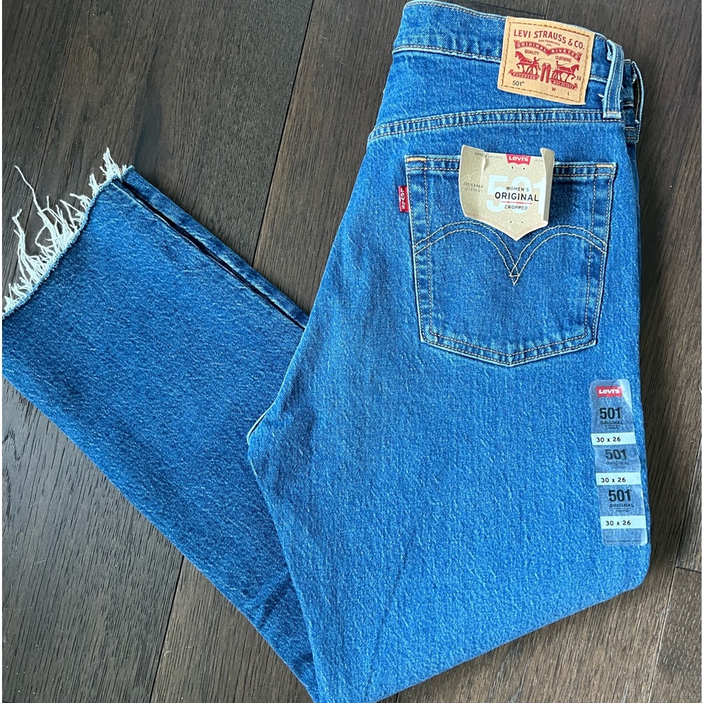 NWT LEVIS 501 raw cropped hem
